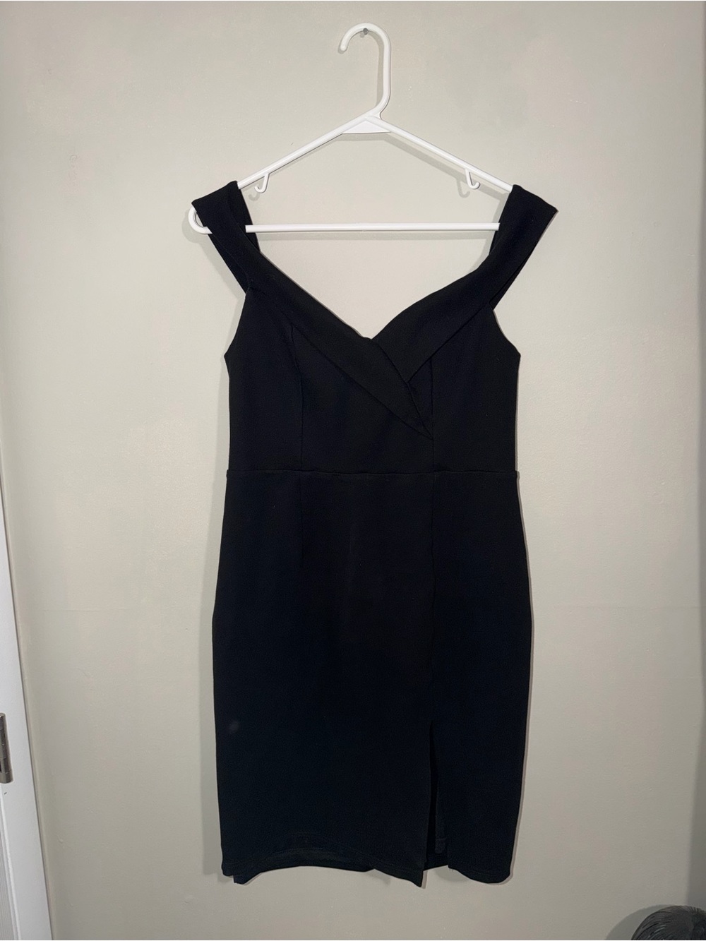 Lulus Black Off-the-Shoulder Bodycon Mini Dress – Size L